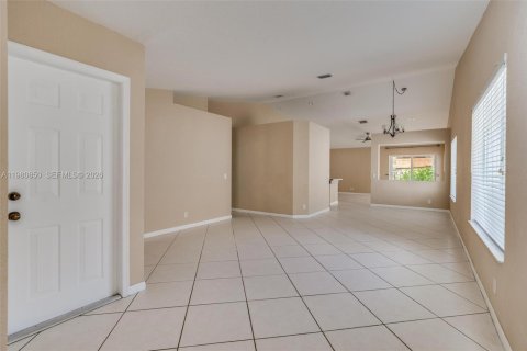 Снять в аренду виллу или дом в Уэстон, Флорида 3 спальни, 144.18м2, № 2043505 - фото 21