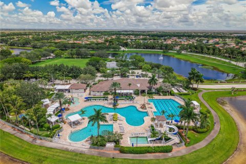 Дом в Уэстон, Флорида 3 спальни, 144.18м2 № 2043505