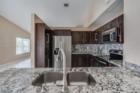 Снять в аренду виллу или дом в Уэстон, Флорида 3 спальни, 144.18м2, № 2043505 - фото 10