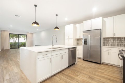 Townhouse in West Palm Beach, Florida 3 bedrooms, 210.14 sq.m. № 2382862 - photo 12