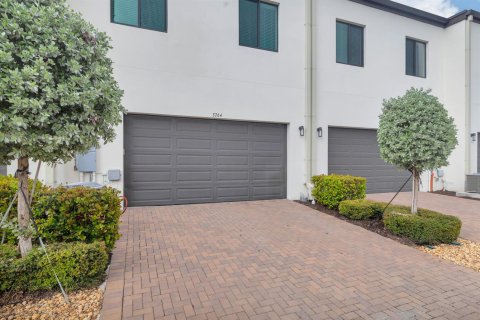 Townhouse in West Palm Beach, Florida 3 bedrooms, 210.14 sq.m. № 2382862 - photo 25