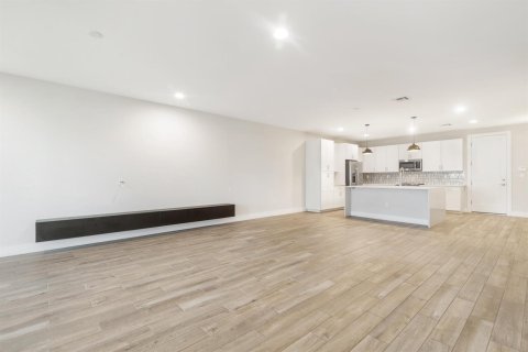 Townhouse in West Palm Beach, Florida 3 bedrooms, 210.14 sq.m. № 2382862 - photo 3