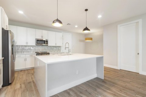 Townhouse in West Palm Beach, Florida 3 bedrooms, 210.14 sq.m. № 2382862 - photo 8