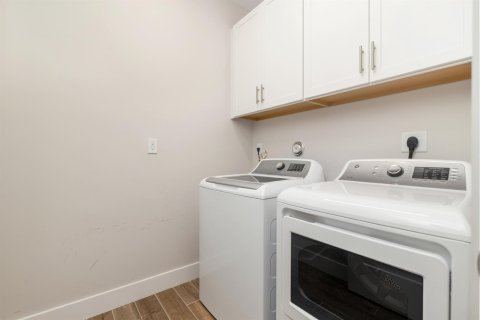 Townhouse in West Palm Beach, Florida 3 bedrooms, 210.14 sq.m. № 2382862 - photo 24
