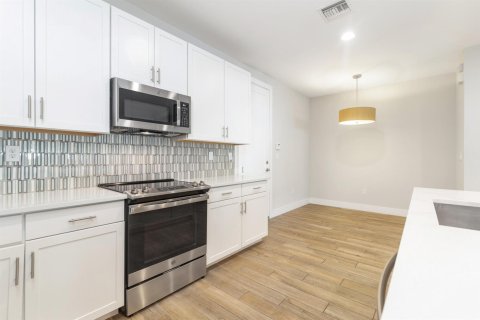Townhouse in West Palm Beach, Florida 3 bedrooms, 210.14 sq.m. № 2382862 - photo 11