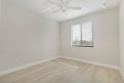 Townhouse in West Palm Beach, Florida 3 bedrooms, 210.14 sq.m. № 2382862 - photo 18