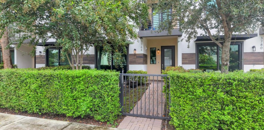 Townhouse in West Palm Beach, Florida 3 bedrooms, 210.14 sq.m. № 2382862