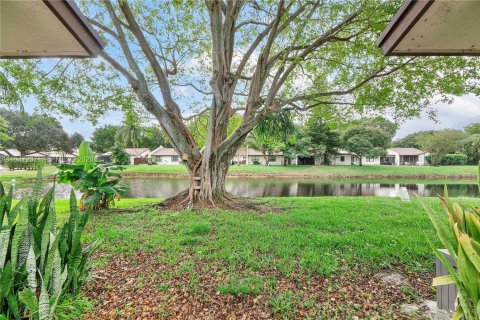 Condo in Margate, Florida, 2 bedrooms  № 2003513 - photo 19