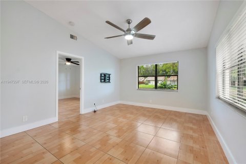 Condo in Margate, Florida, 2 bedrooms  № 2003513 - photo 10