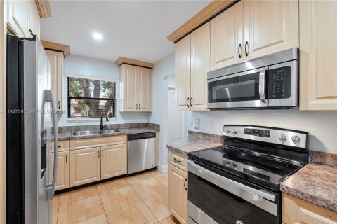 Condo in Margate, Florida, 2 bedrooms  № 2003513 - photo 4