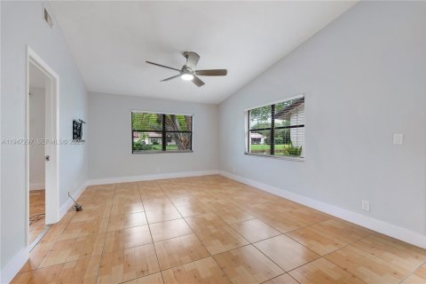Condo in Margate, Florida, 2 bedrooms  № 2003513 - photo 6