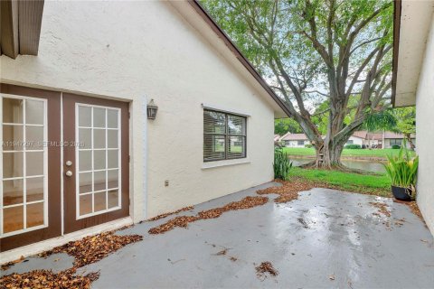 Condo in Margate, Florida, 2 bedrooms  № 2003513 - photo 12