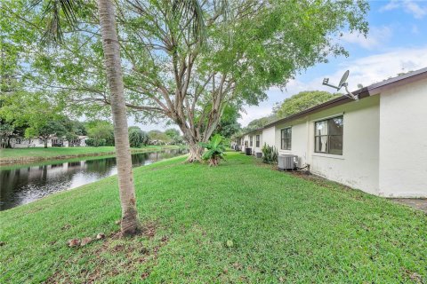 Condo in Margate, Florida, 2 bedrooms  № 2003513 - photo 9