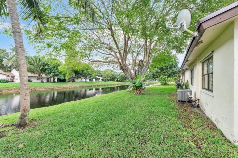 Condo in Margate, Florida, 2 bedrooms  № 2003513 - photo 13