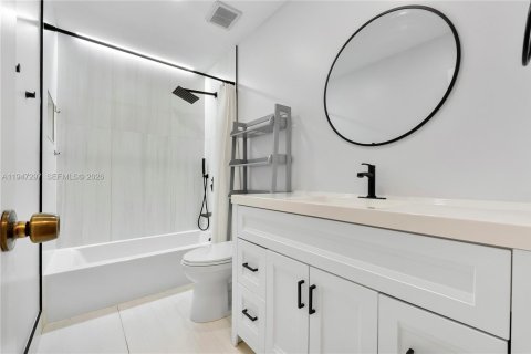 Condo in Margate, Florida, 2 bedrooms  № 2003513 - photo 22