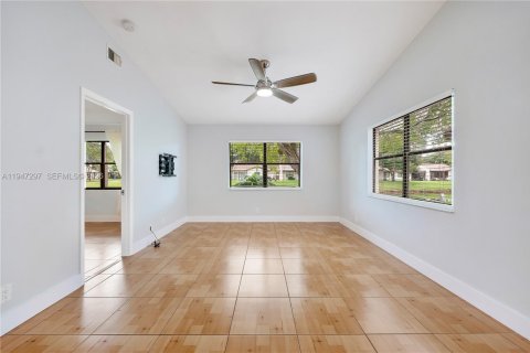 Condo in Margate, Florida, 2 bedrooms  № 2003513 - photo 8