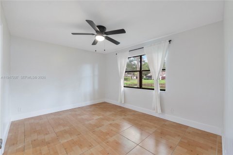 Condo in Margate, Florida, 2 bedrooms  № 2003513 - photo 14