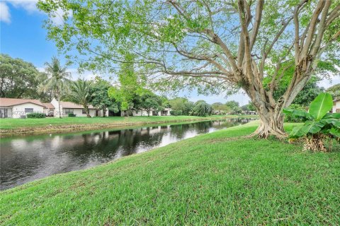 Condo in Margate, Florida, 2 bedrooms  № 2003513 - photo 2