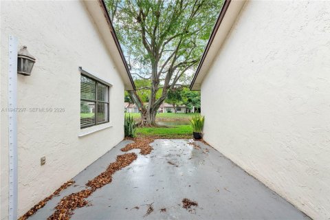 Condo in Margate, Florida, 2 bedrooms  № 2003513 - photo 26