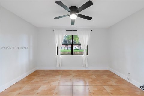 Condo in Margate, Florida, 2 bedrooms  № 2003513 - photo 15