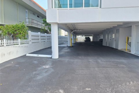 Condominio en alquiler en Miami Beach, Florida, 1 dormitorio, 65.03 m2 № 1748925 - foto 10