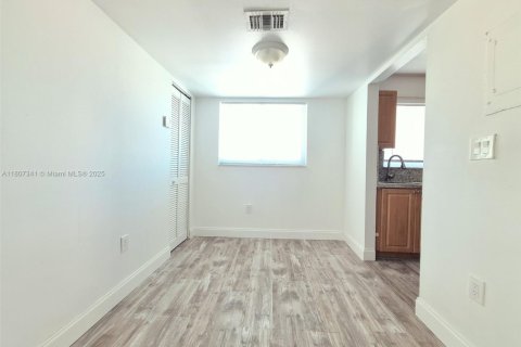 Condominio en alquiler en Miami Beach, Florida, 1 dormitorio, 65.03 m2 № 1748925 - foto 5