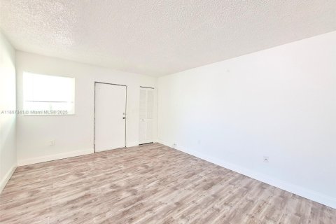 Condominio en alquiler en Miami Beach, Florida, 1 dormitorio, 65.03 m2 № 1748925 - foto 2