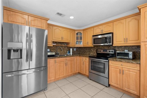 Adosado en venta en Cutler Bay, Florida, 3 dormitorios, 141.03 m2 № 1985858 - foto 6