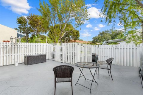 Adosado en venta en Cutler Bay, Florida, 3 dormitorios, 141.03 m2 № 1985858 - foto 19