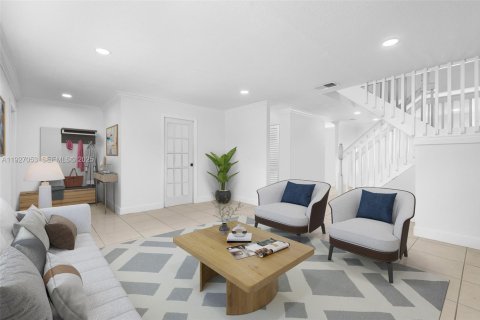 Adosado en venta en Cutler Bay, Florida, 3 dormitorios, 141.03 m2 № 1985858 - foto 1