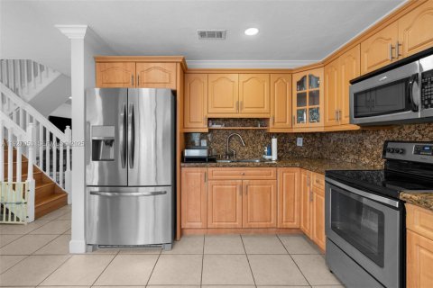 Adosado en venta en Cutler Bay, Florida, 3 dormitorios, 141.03 m2 № 1985858 - foto 7