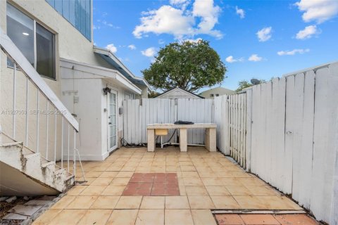 Adosado en venta en Cutler Bay, Florida, 3 dormitorios, 141.03 m2 № 1985858 - foto 21