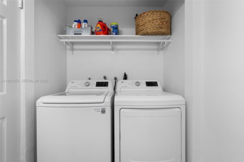 Adosado en venta en Cutler Bay, Florida, 3 dormitorios, 141.03 m2 № 1985858 - foto 16