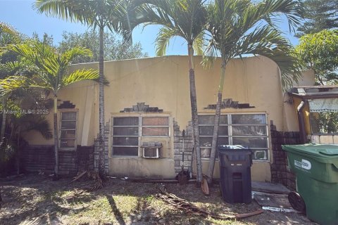 House in Opa-locka, Florida 4 bedrooms, 272.85 sq.m. № 1953320 - photo 4