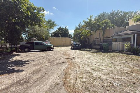 House in Opa-locka, Florida 4 bedrooms, 272.85 sq.m. № 1953320 - photo 6