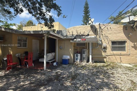House in Opa-locka, Florida 4 bedrooms, 272.85 sq.m. № 1953320 - photo 3