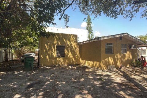 House in Opa-locka, Florida 4 bedrooms, 272.85 sq.m. № 1953320 - photo 2