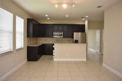 Casa en alquiler en Orlando, Florida, 4 dormitorios, 173.63 m2 № 1912910 - foto 3