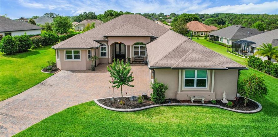 House in Lady Lake, Florida 4 bedrooms, 318.84 sq.m. № 1778754