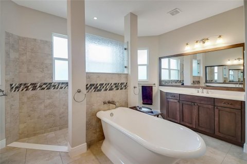 House in Lady Lake, Florida 4 bedrooms, 318.84 sq.m. № 1778754 - photo 18