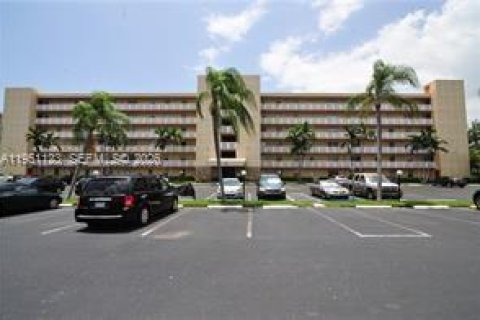 Condo in Dania Beach, Florida, 2 bedrooms  № 2006878 - photo 5