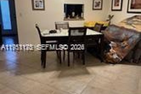 Condominio en Dania Beach, Florida, 2 dormitorios  № 2006878