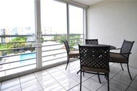 Condo in Dania Beach, Florida, 2 bedrooms  № 2006878 - photo 7