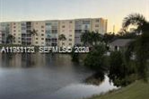 Condominio en alquiler en Dania Beach, Florida, 2 dormitorios, 110.55 m2 № 2006878 - foto 2