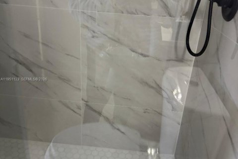 Condo in Dania Beach, Florida, 2 bedrooms  № 2006878 - photo 13