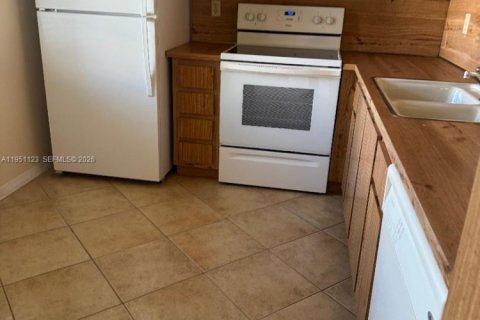 Condo in Dania Beach, Florida, 2 bedrooms  № 2006878 - photo 15