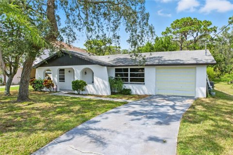 House in Hudson, Florida 3 bedrooms, 127.09 sq.m. № 1906007 - photo 1