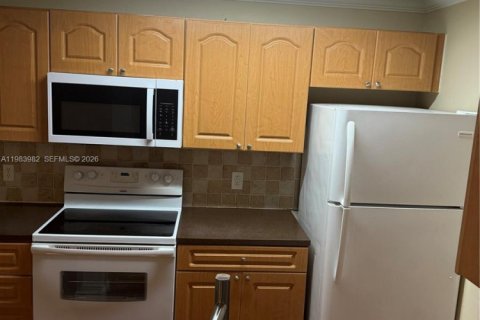 Купить кондоминиум в Хайалиа, Флорида 2 спальни, 89.19м2, № 2048481 - фото 15