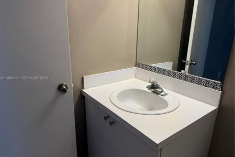 Купить кондоминиум в Хайалиа, Флорида 2 спальни, 89.19м2, № 2048481 - фото 14