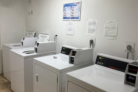 Купить кондоминиум в Хайалиа, Флорида 2 спальни, 89.19м2, № 2048481 - фото 23